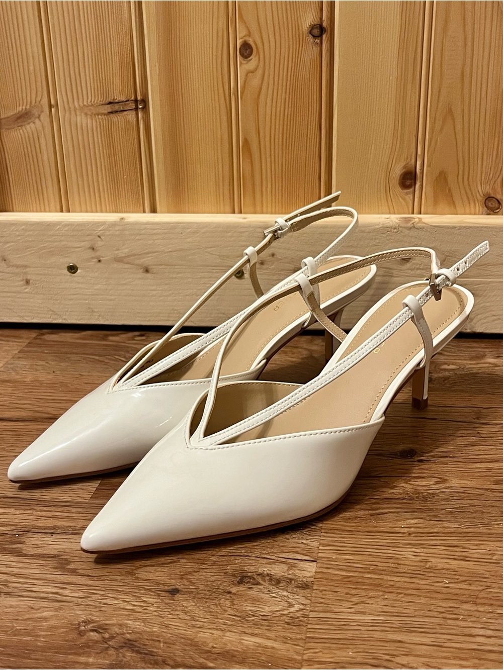 WORN ONCE✨ MARC FISHER Women's White Pointed Slingback Heels